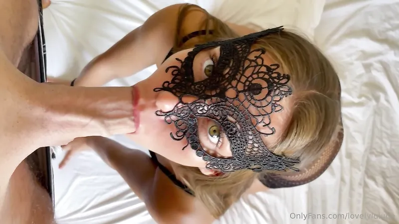 Beautiful Sophia Rouge Quick Masked Blowjob Video
