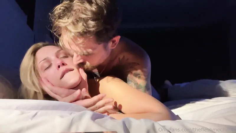 Savvy Suxx Passionate Bedroom Sextape With Boyfriend's Big Dick