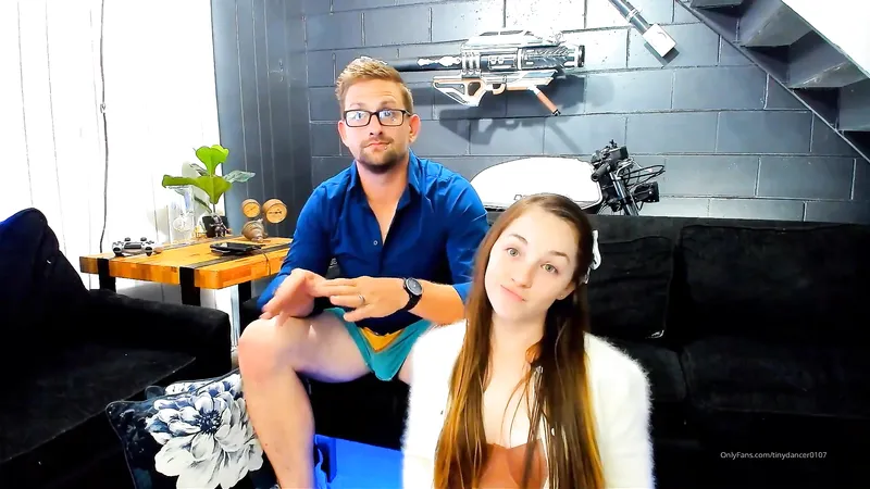 TinyDancer0107 Chilling On The Sofa Video Leaked