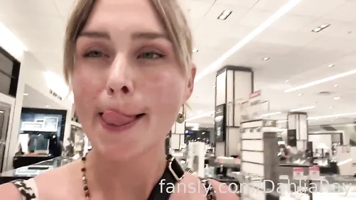 Dahlia Ray Public Cum Walk In The Mall Video Leaked