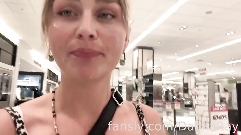 Dahlia Ray Public Cum Walk In The Mall Video Leaked