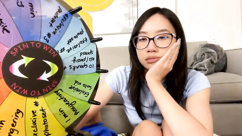 Kiri Amari Leaked Livestream Sex On The Sofa