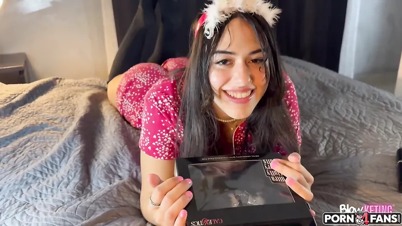 Hot Latina Izamariposa Leaked Christmas Blowjob