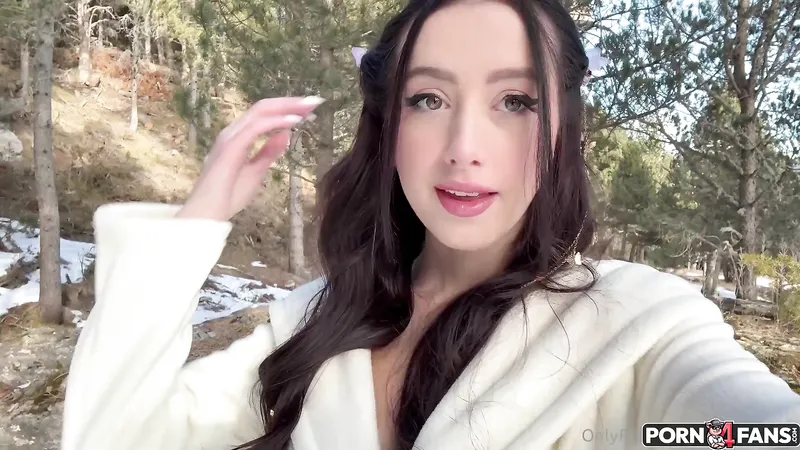 Hellomoonli Leaked Outdoor Blowjob On Snowy Hiking Trip