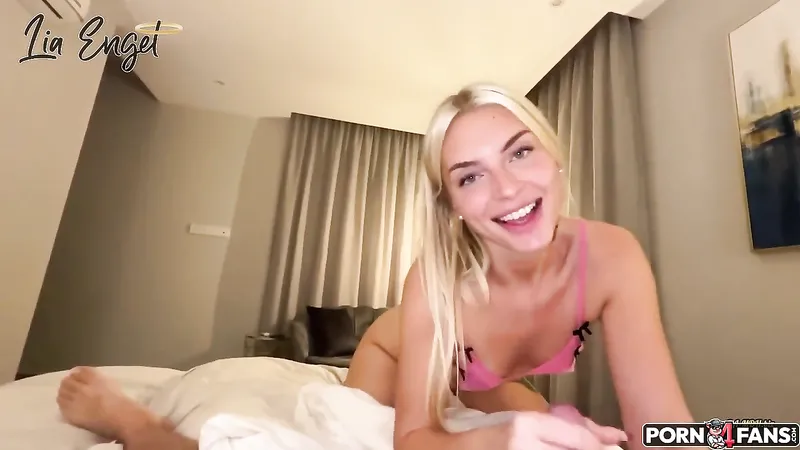 Horny Step Sis LiaEngel Seduces Step Bro