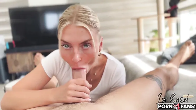 Beautiful German GF LiaEngel Fucked On The Sofa