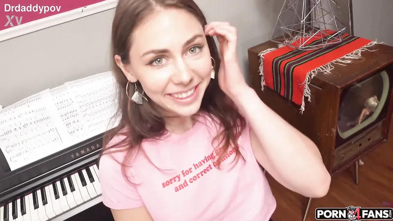 Maya Rue Spreads Her Legs To Impress Her Tinder Date