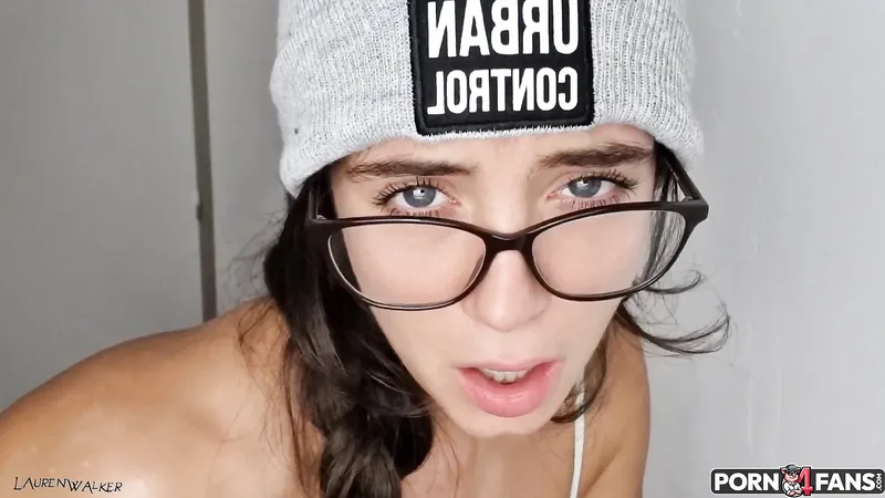 Lauren Walker Gets Penetrated Sitting On A Chair